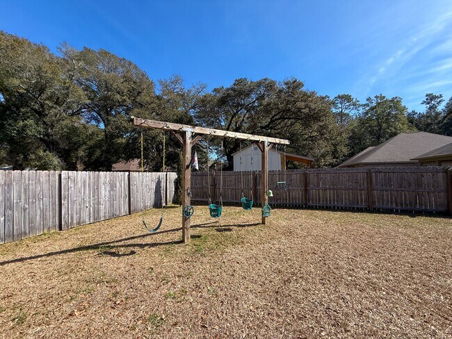 Building Photo - Spacious 3 Bedroom 2 Bath + Office with Split Floor Plan & Screened Patio in Pace!