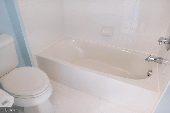 Building Photo - 25152 Sweet Myrtle Square