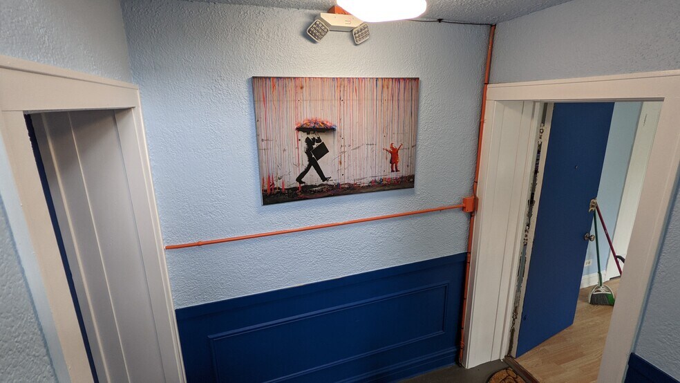 Building Photo - 7416 N Rogers Ave