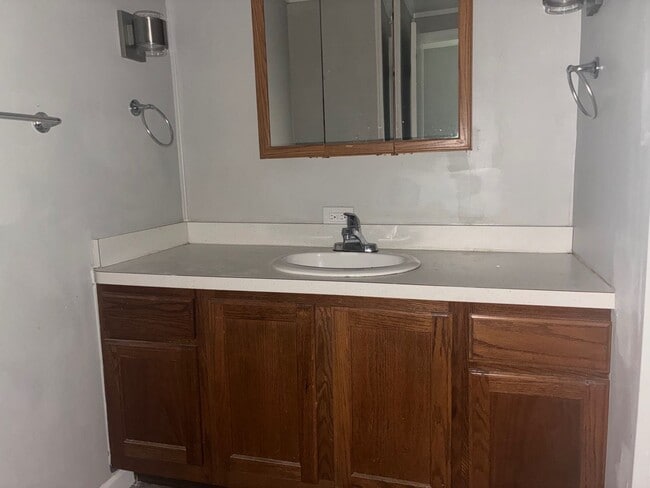 Building Photo - 476 Stallion Ct