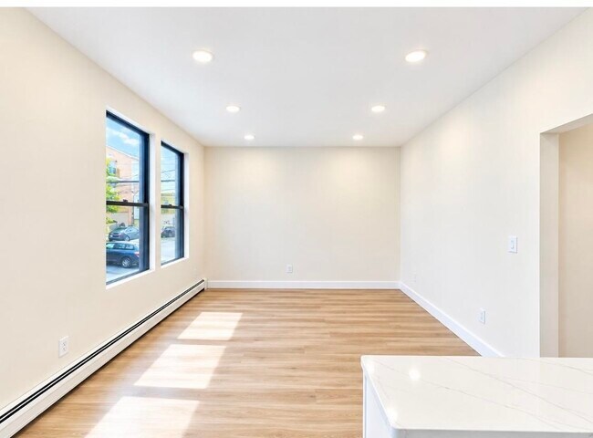 Building Photo - 156 Nelson Ave