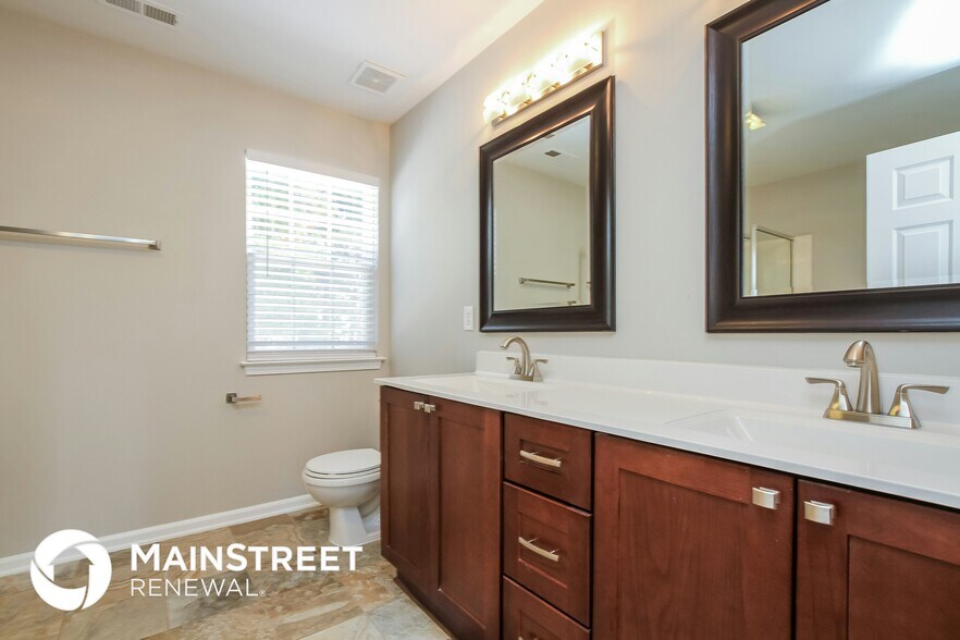 Building Photo - 756 Georgie St