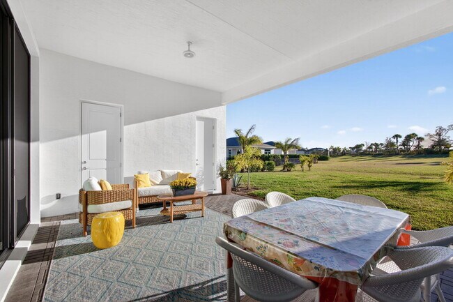 Building Photo - 11460 SW Pietra Wy