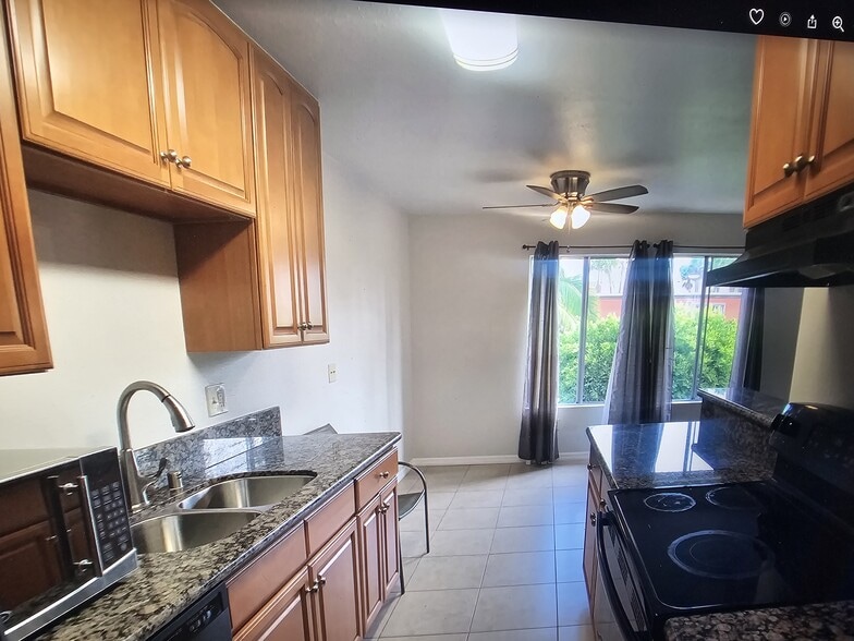 Building Photo - 1641 Pentecost Way