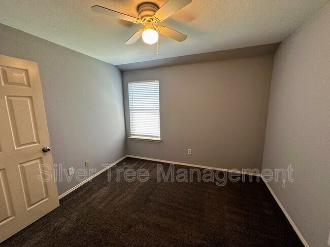 Building Photo - 10316 Lake Terrace