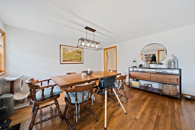 Building Photo - 95 Oriole Rd