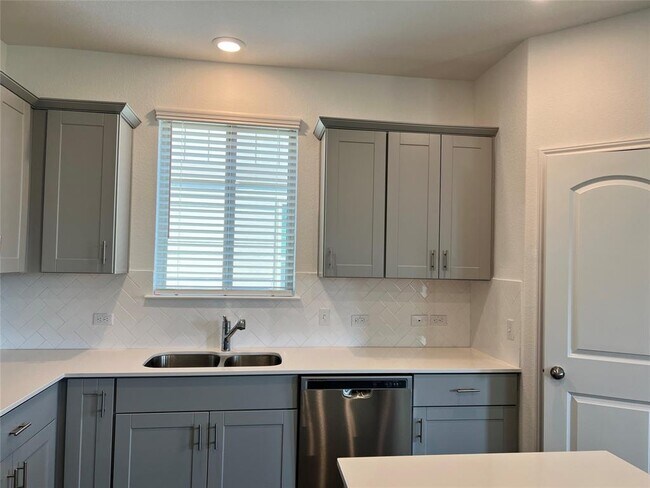 Building Photo - 2053 Cliffbrake Wy