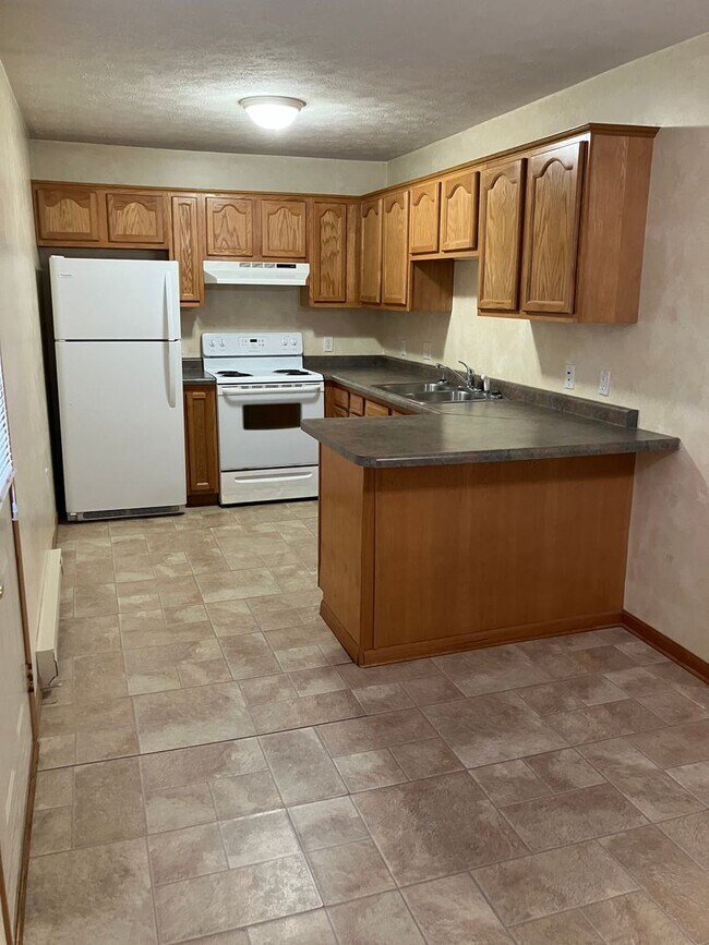 Building Photo - Spacious & Well-Maintained 1-Bedroom Apartment in New Bremen!