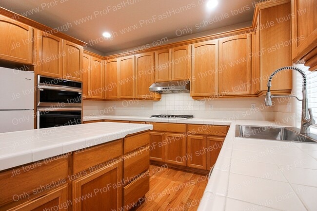 Building Photo - 16107 SE Bybee Ct