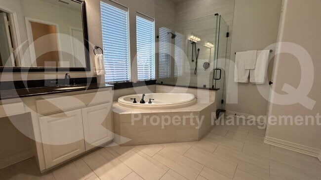 Building Photo - 4513 Cherokee Dr