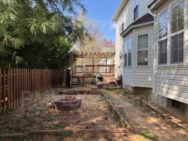 Building Photo - 9203 Sandy Creek Rd