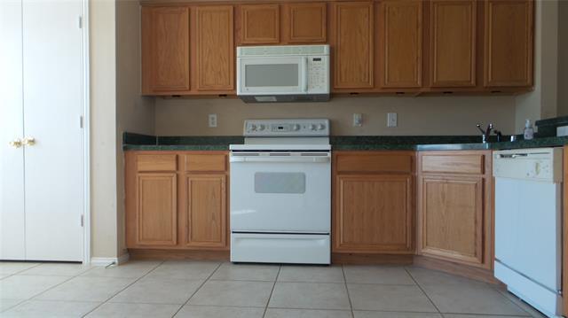 Building Photo - 1042 Palomino Dr