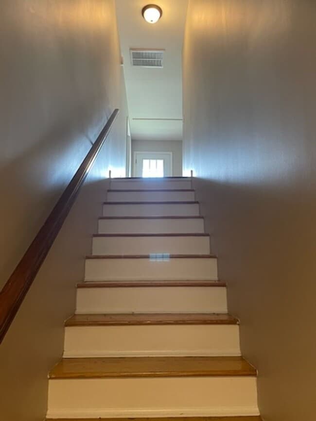 Building Photo - SINGLE FAMILY HOME