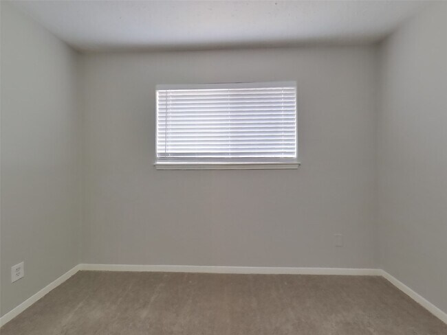 Building Photo - 22510 Braken Carter Ln