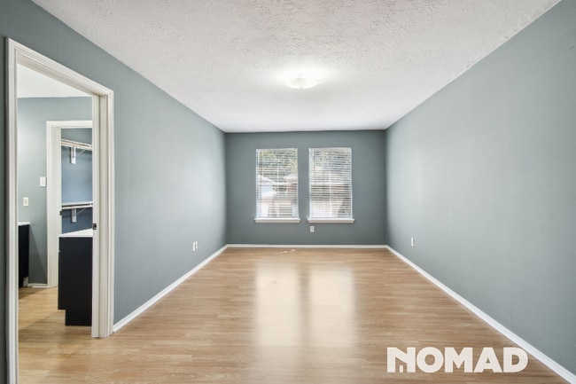 Building Photo - 2040 Sandy Knoll Dr