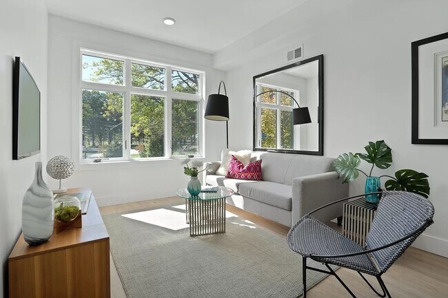 Building Photo - 276 Duncan Ave