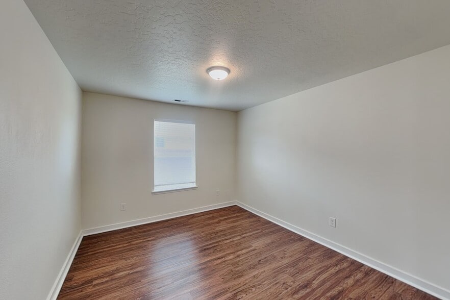 Building Photo - 40 N Amanda Dr