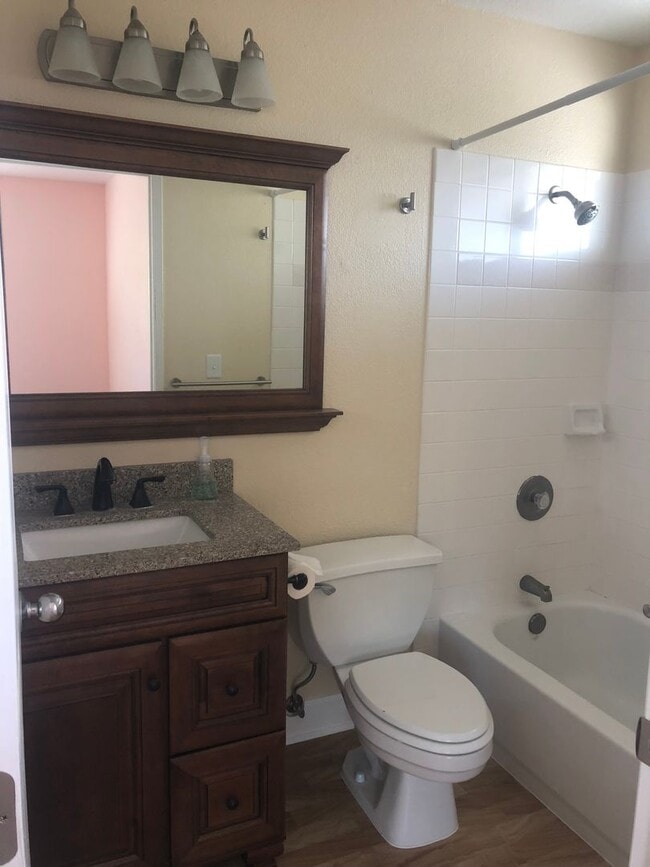 Building Photo - 75-6081 Alii Dr. E201