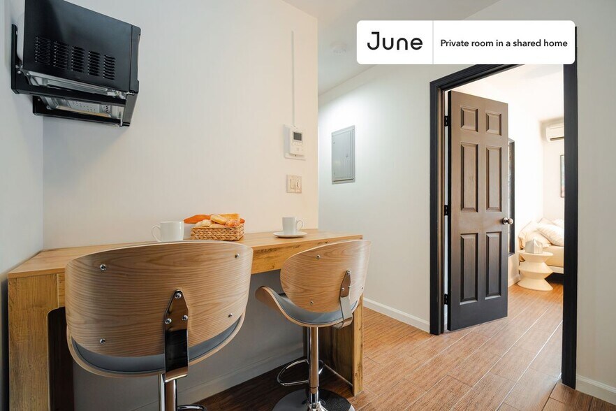 Building Photo - Room in Shared 3 bed/1 bath home in Chinatown