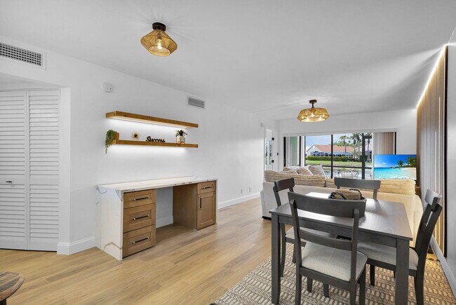 Building Photo - 12911 Briarlake Dr