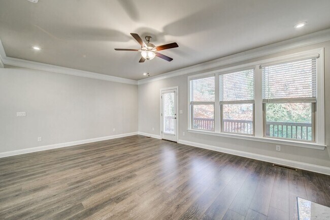 Building Photo - 1363 Harris Way S
