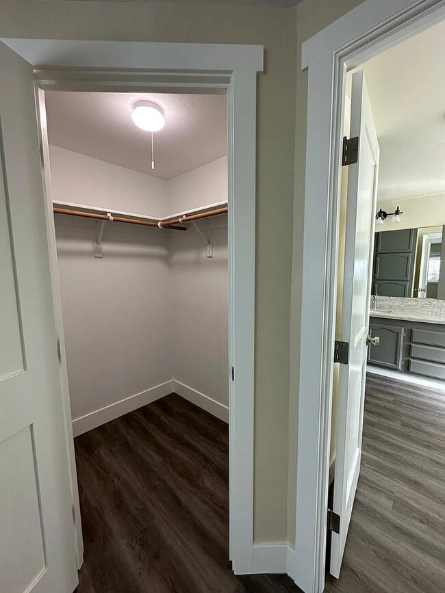 Building Photo - Modern Auburn Retreat—Fully Renovated 3BR ...