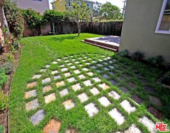 Building Photo - 3542 Greenwood Ave