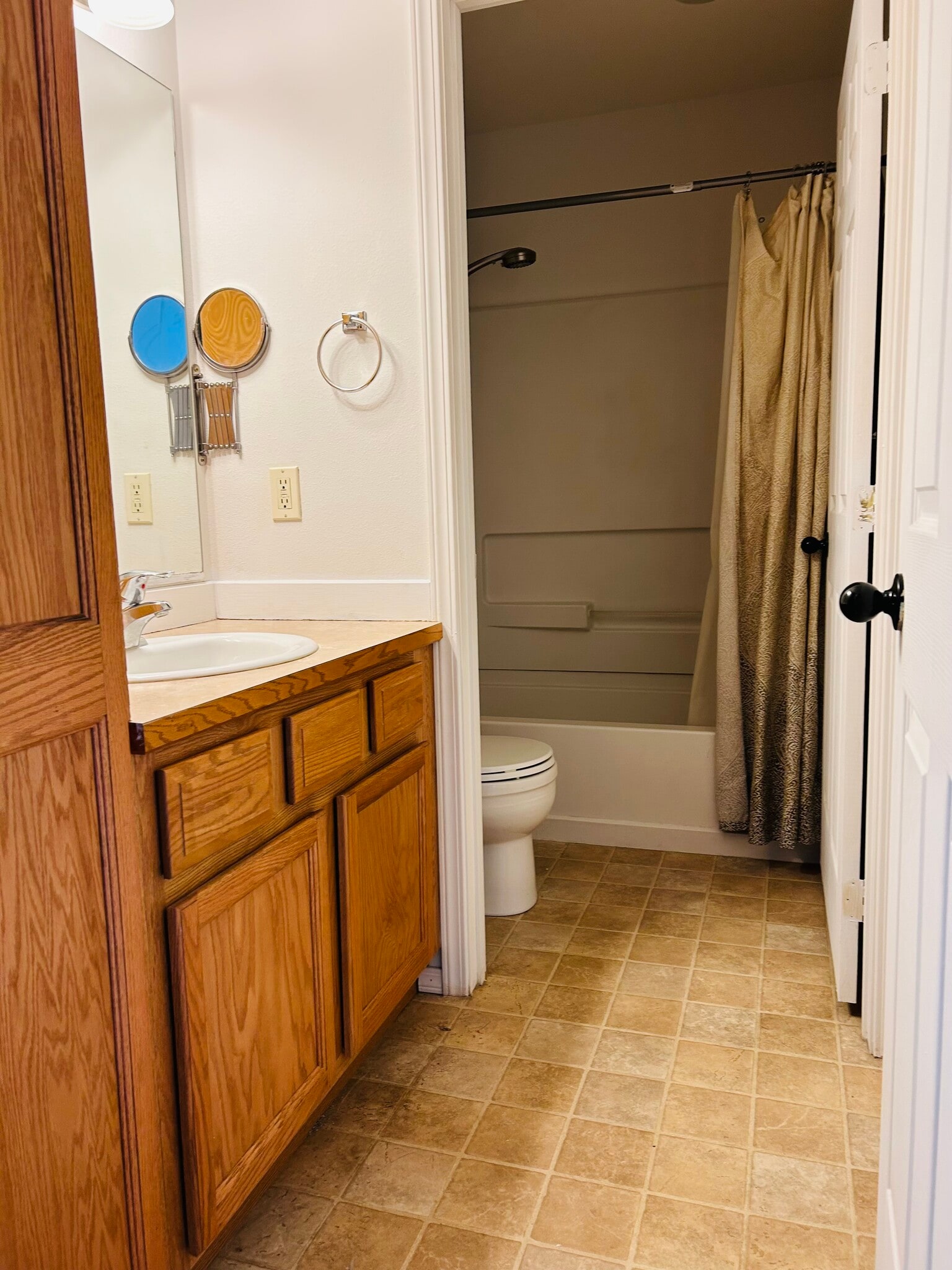upstairs bathroom - 1528 E 7th Ave