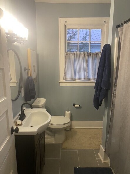 Building Photo - 412 E 40th St