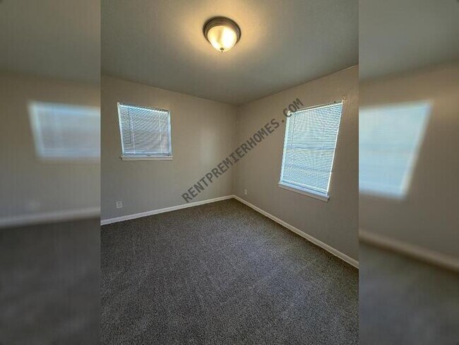 Building Photo - 7720 Bradley Dr