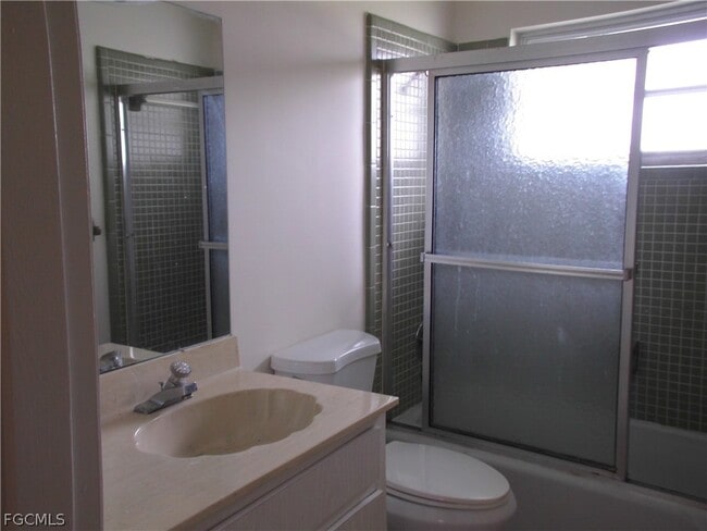 Building Photo - 242 S Lake Dr