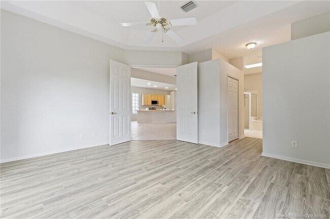 Building Photo - 1327 NW Mossy Oak Way