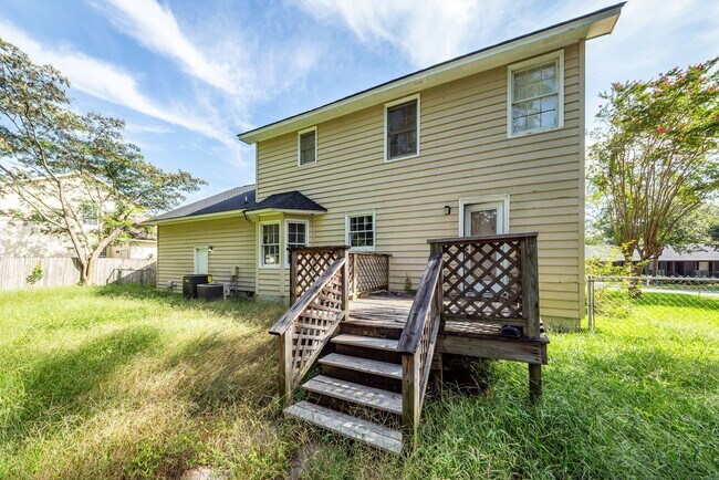 Building Photo - 176 Ponderosa Dr