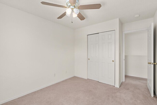 Building Photo - 12420 Mountainside Way NE