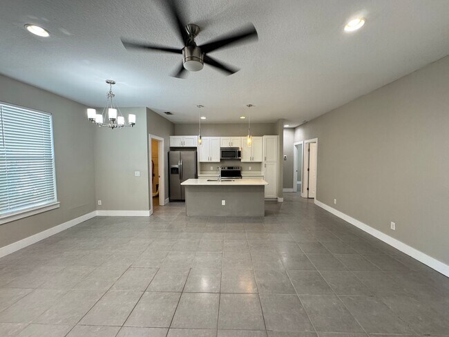 Building Photo - $500 OFF OF A MONTH OF RENT! Beautiful 4BD/2BA Home in Poinciana – No HOA Approval Needed! Pets W...
