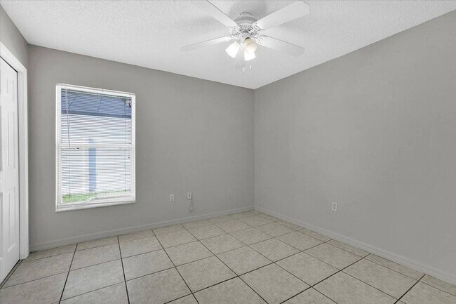 Building Photo - 112 Azalea Dr