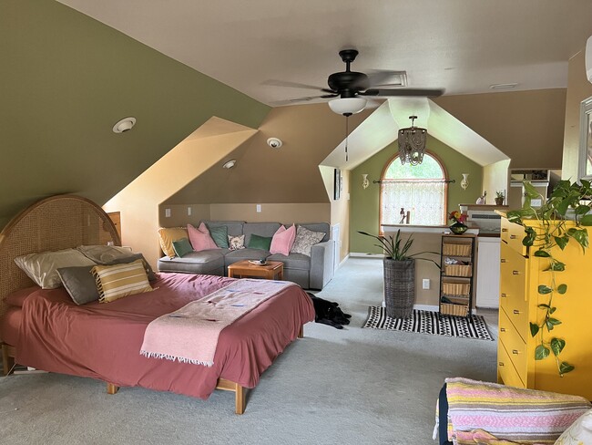 Building Photo - 616 W Mulberry St