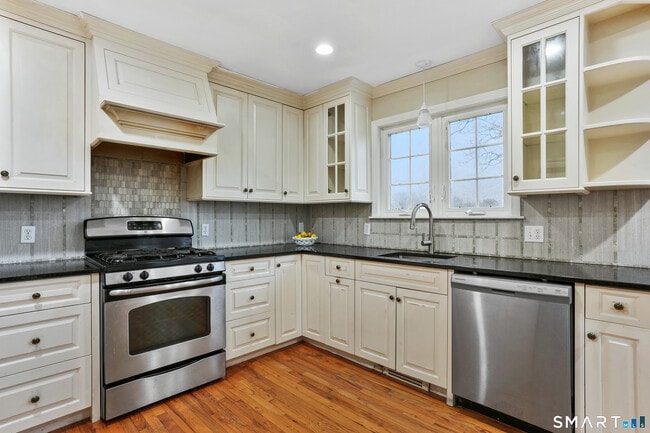 Building Photo - 1180 Main St