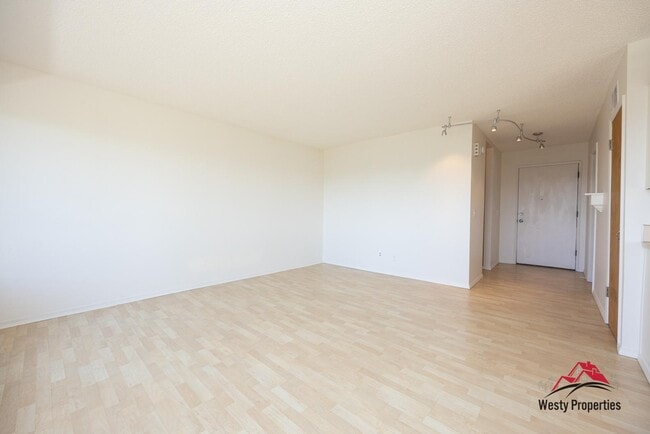 Building Photo - 3701 SW Condor Ln