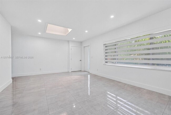 Building Photo - 5804 SW 116th Ave