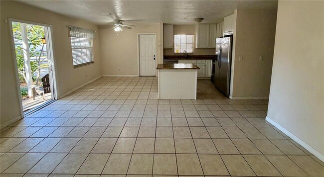 Building Photo - 5502 S Elkins Ave