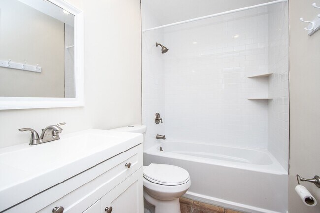 Building Photo - 3Br in historic disctric, 32nd St/Ind. Sch...
