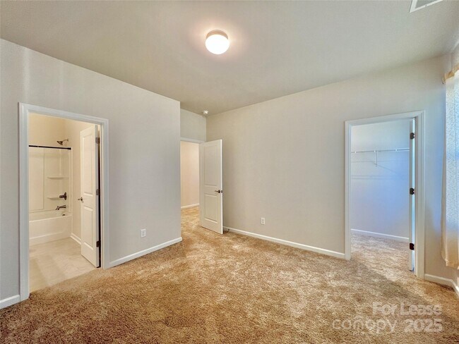 Building Photo - 5348 Somerset Hill Ln