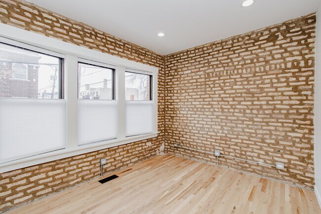 Building Photo - 6677 N Oliphant Ave