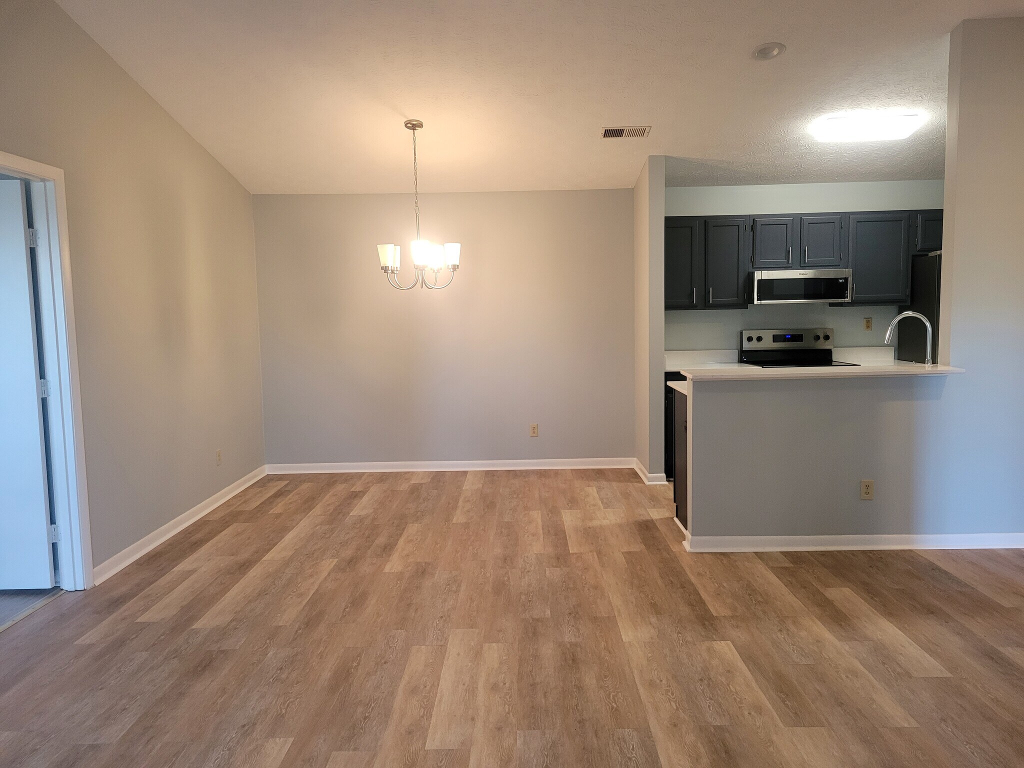 Building Photo - 8919 Eagleview Dr