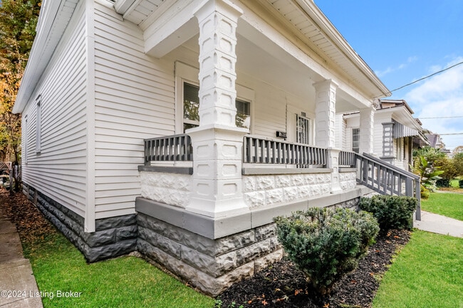 Building Photo - 1105 S 32nd St