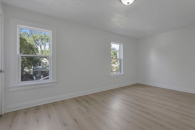 Building Photo - 450 S Terrace Ave