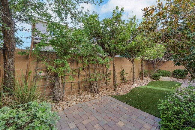 Building Photo - Southern Highlands: Spacious 4-Bedroom Home in a Gated Community with Upstairs Loft, Private Back...