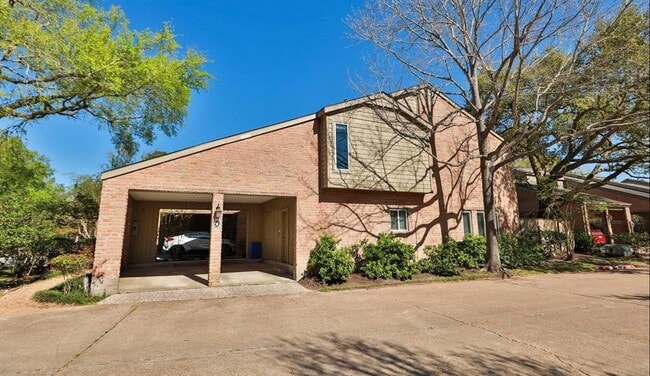 Building Photo - 9400 Doliver Dr