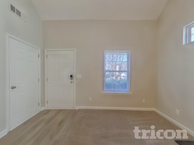 Building Photo - 1960 Lexington Ln